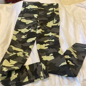 Lulu lemon leggings, women's size 4. Camo